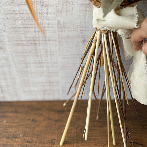 パンパスグラスを使ったふわふわの秋色スワッグ ドライフラワー