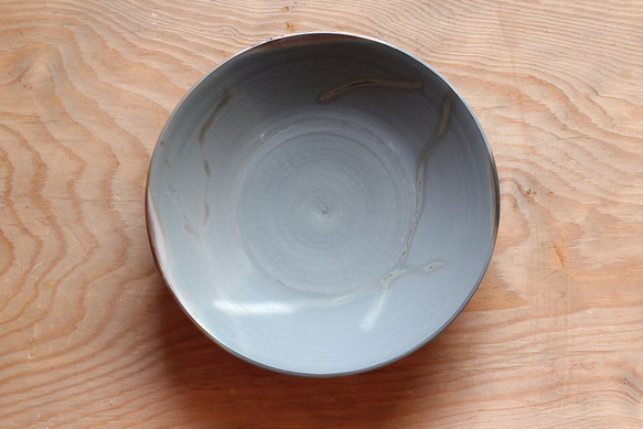 備前焼の２１ｃｍ深皿、パスタ皿、カレー皿（ブルーグレー） 4枚目の画像