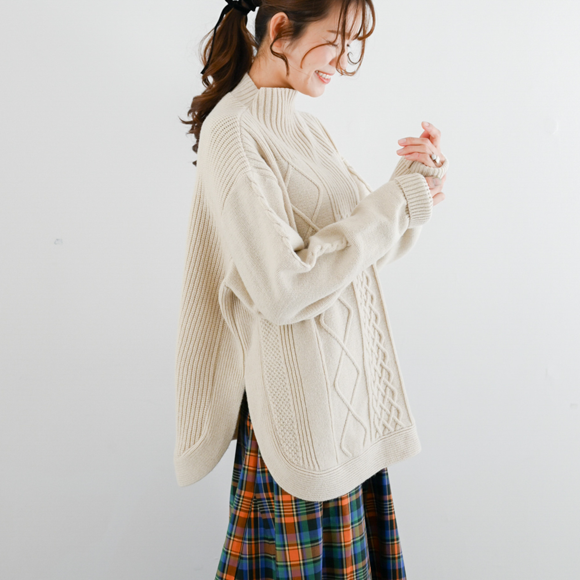 2025再販・07_ケーブル編みラウンドスリットknit＿＿【ウール100％】【自宅で洗える】「ベージュ」