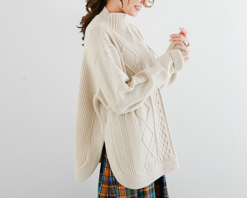 2025再販・07_ケーブル編みラウンドスリットknit＿＿【ウール100