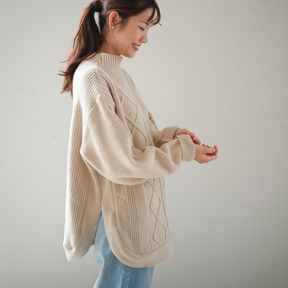 2025再販・07_ケーブル編みラウンドスリットknit＿＿【ウール100