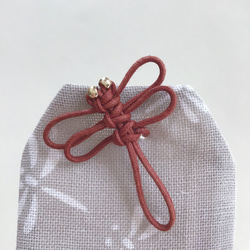 ✨再販3✨赤とんぼのお守り袋 トンボ結び 2枚目の画像