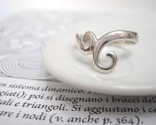 ウェーブうずまきデザインのシンプルシルバーリング 