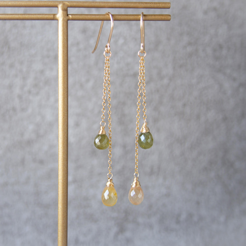 14kgfムーンシェープカービング・マルチカラーサファイアピアス