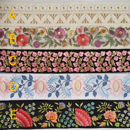 45R シャツワンピース　プリーツ リボンベルト リネン混 ベージュ R刺繍 ボウタイリボン付きヨークフリルフラワープリントシャーリング