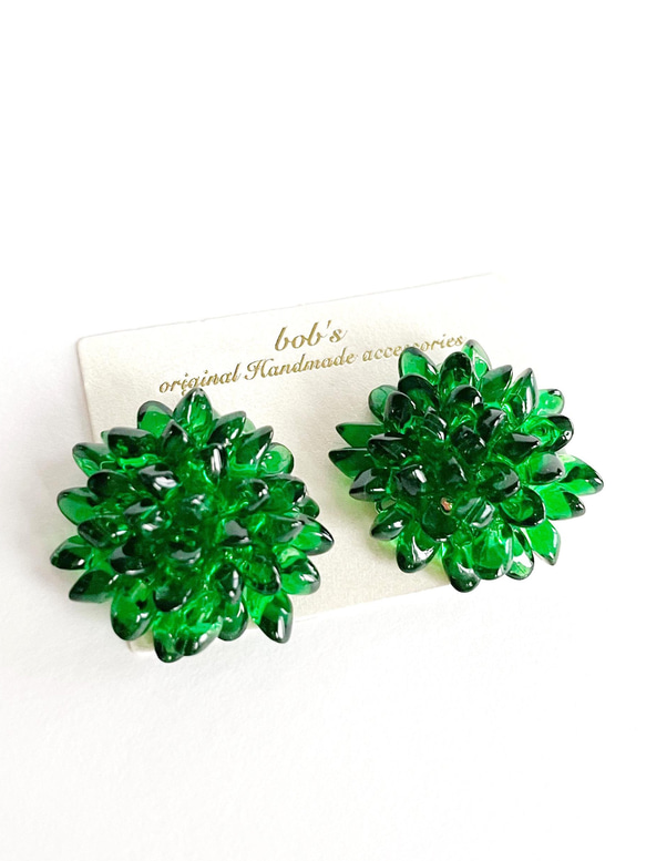 【bob's popular】揺れる emerald green Dahlia pierce/earring＊large 1枚目の画像