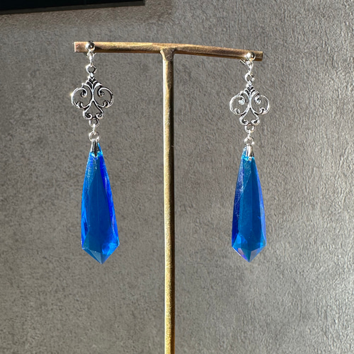 再販✖️28 ドイツ製 ヴィンテージアクリル ロイヤルブルー ピアス 