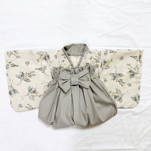 ベビー袴ハンドメイドベビー着物白地に淡い黄色い花柄刺繍60 70 80