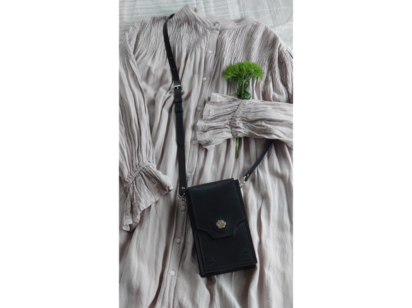 《特集掲載》黒猫スマホウォレット【縦型ポシェット・肩紐長さ調整可・ハンド紐別売】ねこ好きさんに！※袋ラッピング無料 2枚目の画像