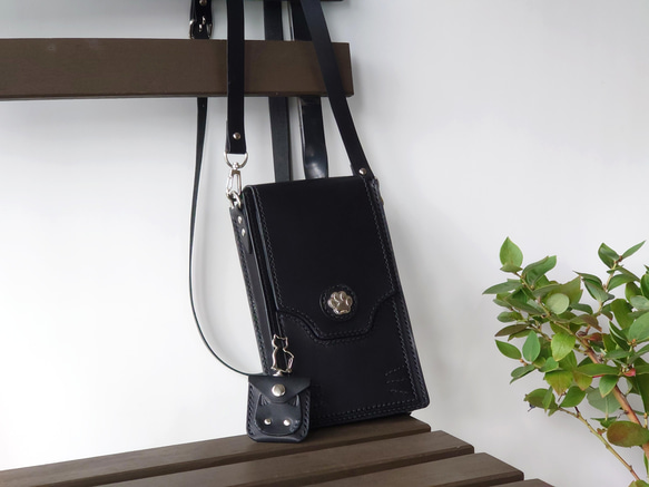 《特集掲載》黒猫スマホウォレット【縦型ポシェット・肩紐長さ調整可・ハンド紐別売】ねこ好きさんに！※袋ラッピング無料 1枚目の画像