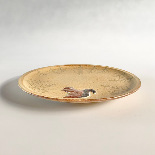 リスレリーフ6寸皿 中皿 向田智絵 通販 12649841｜Creema(クリーマ)