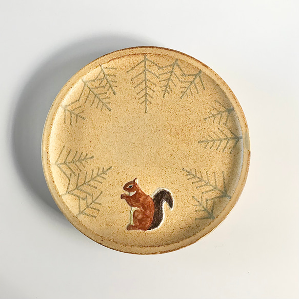 リスレリーフ6寸皿 中皿 向田智絵 通販 12649841｜Creema(クリーマ)