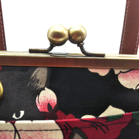 ◇ 黑貓和牡丹 ☆ 圓形旋鈕 Gamaguchi 小 2way 包 ◇ 黑色 第5張的照片
