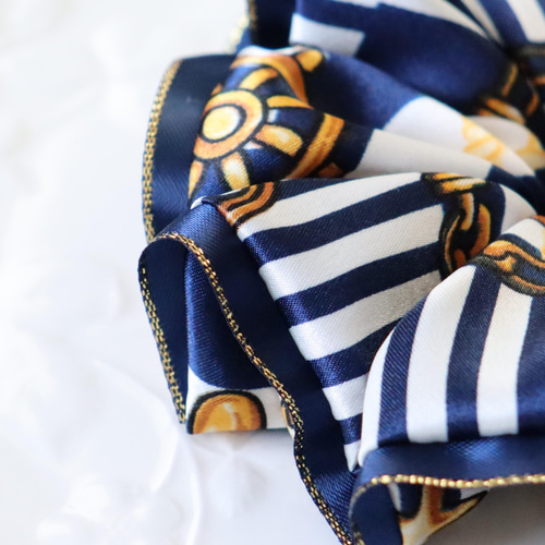 専用ꫛꫀꪝ❤︎ネイビー&ホワイトスカーフ❤︎チャーム付きシュシュ