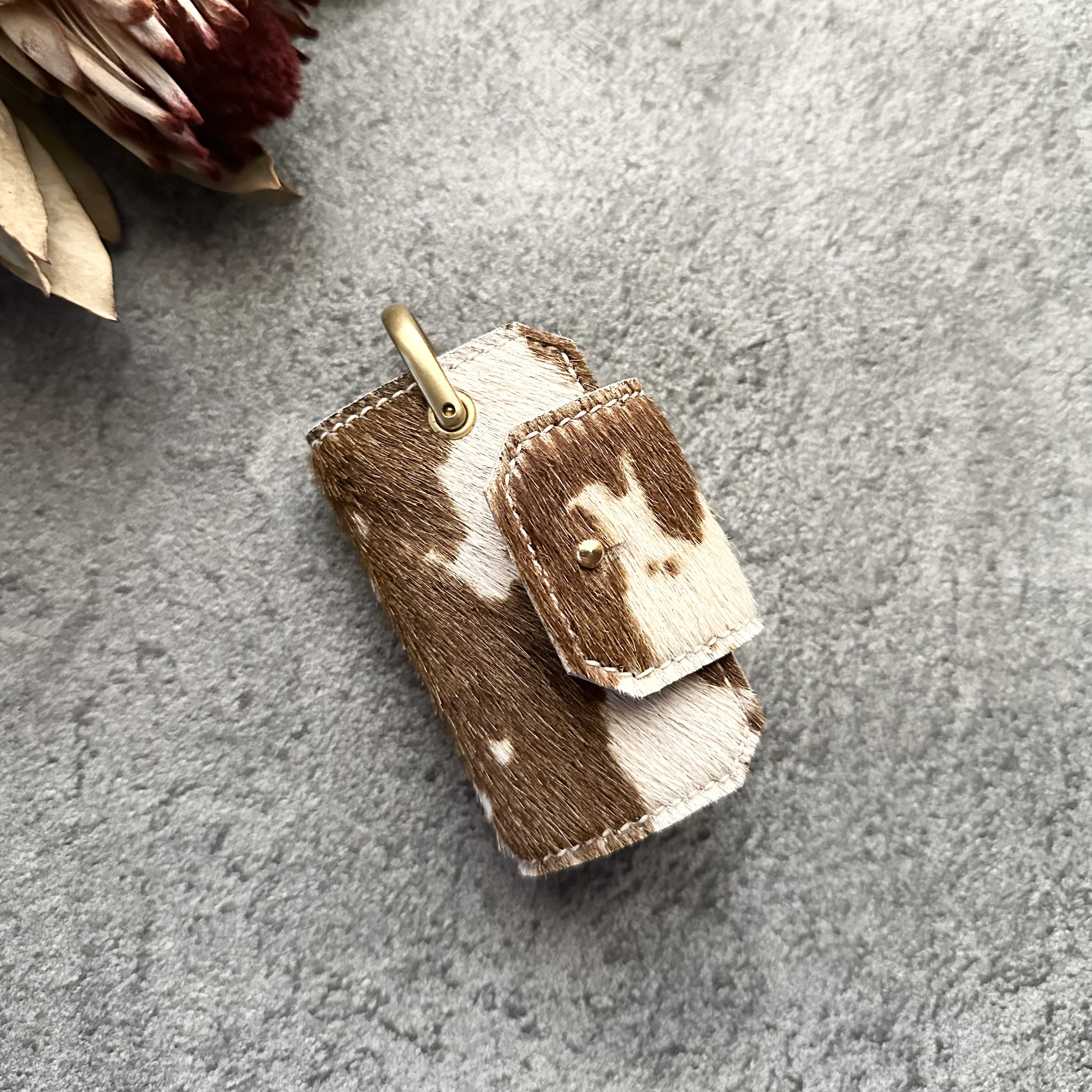 牛毛皮ハラコキーケース/ medium ホルスタイン柄〖受注制作〗