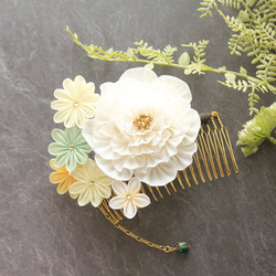 純白の大きなお花とレモンイエローの髪飾り 2枚目の画像