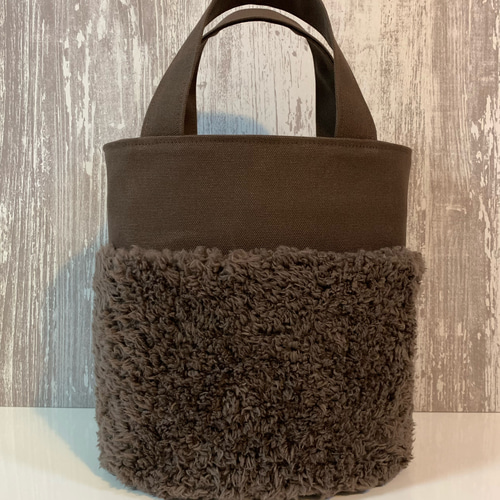 プードルファーと帆布の丸底トートバッグ＊バケツ型＊チョコレート