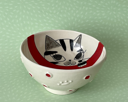 猫絵のご飯茶碗(うるうるキジトラ猫⭐️赤) 茶碗・めし碗 ulalaneko