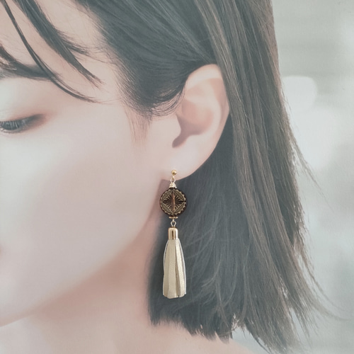 再再…販☆ドイツビーズ×プラチナゴールド色タッセルピアス/イヤリング