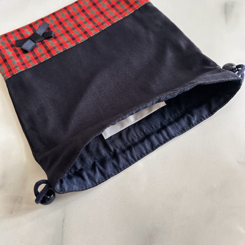 給食袋 小 20×18】紺色＆赤ギンガムチェック リボン 巾着袋 縦20cm×横