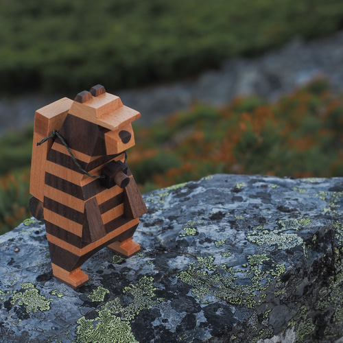 山岳写真家のクマ〔小さめサイズ〕 彫刻 COOBA 通販 12664221｜Creema