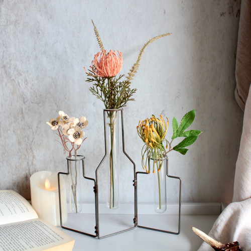 造花付き】3連花瓶型ワイヤーフラワーベースの投げ入れ アートフラワー