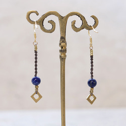 天然石一粒ーシンプル真鍮とラピスラズリマクラメピアスmacp079軽やかに揺れるアレルギーフリーのアクセサリー 4枚目の画像