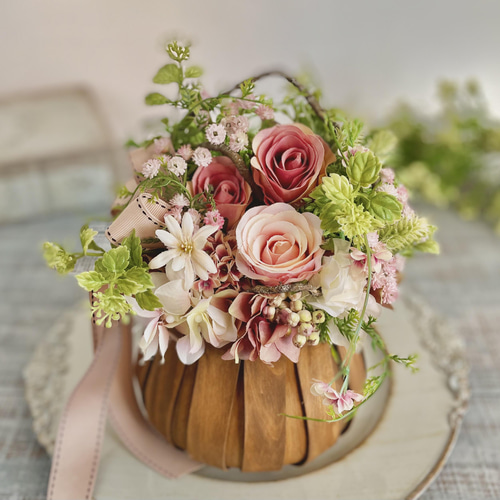 ピンクローズM おしゃれなナチュラルかごアレンジ フラワーアレンジ