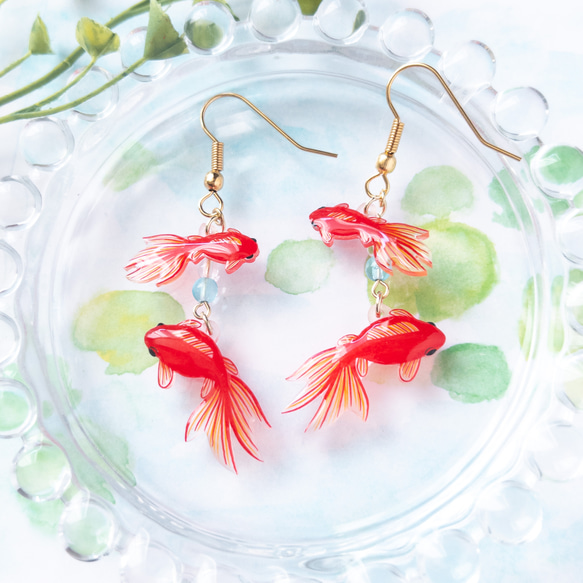 【409】金魚のピアス／イヤリング／ガラスボトル 金魚(琉金)＊ピアス/イヤリング ピアス（フック・チェーン） ねぎねぎ