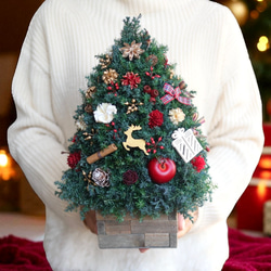 《毎年飾れる》飾りいっぱいの森の物語☆トナカイ走る木の実たっぷりクリスマスツリー／ブラウン花器 3枚目の画像