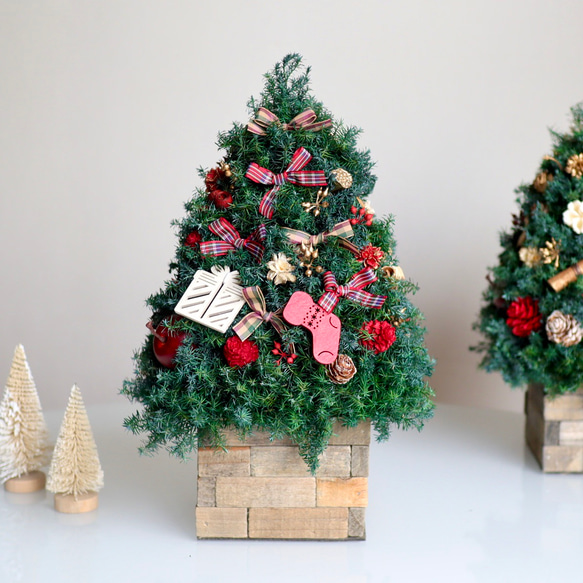 《毎年飾れる》飾りいっぱいの森の物語☆トナカイ走る木の実たっぷりクリスマスツリー／ブラウン花器 6枚目の画像