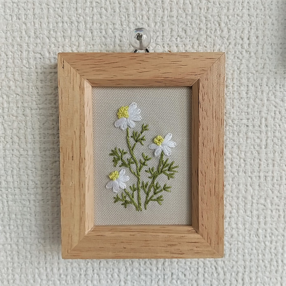 ミニ刺繡フレーム　ハーブの花三種　３点セット 3枚目の画像