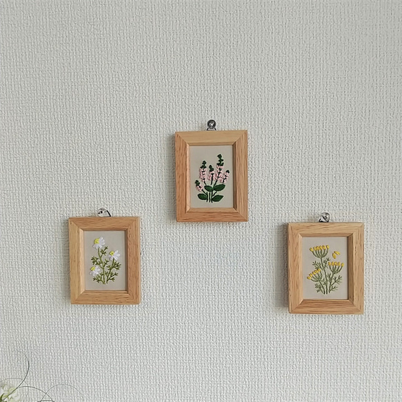 ミニ刺繡フレーム　ハーブの花三種　３点セット 5枚目の画像