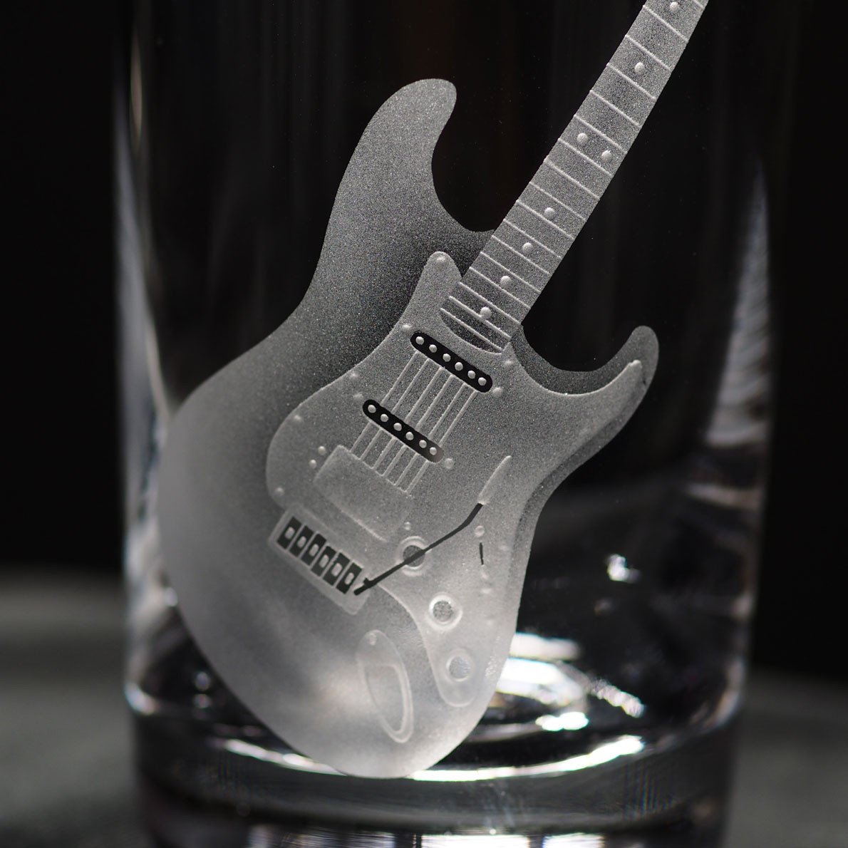 NEWギターンブラー「ストラトキャスター」
