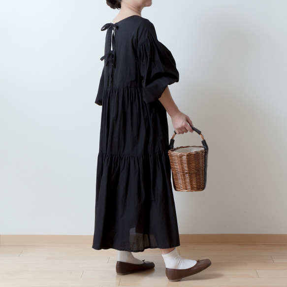 可愛分層式兩式連身裙，背部繫緞帶/黑色 第2張的照片