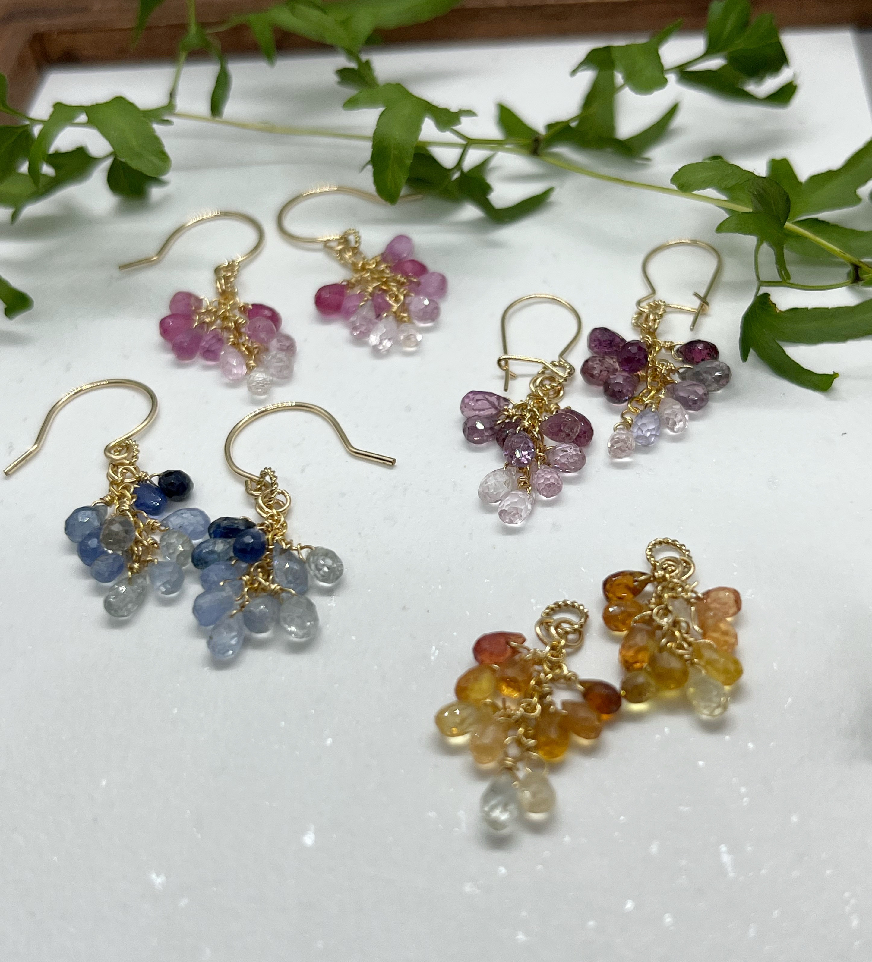 小粒サファイアのグラデピアス　～blue～