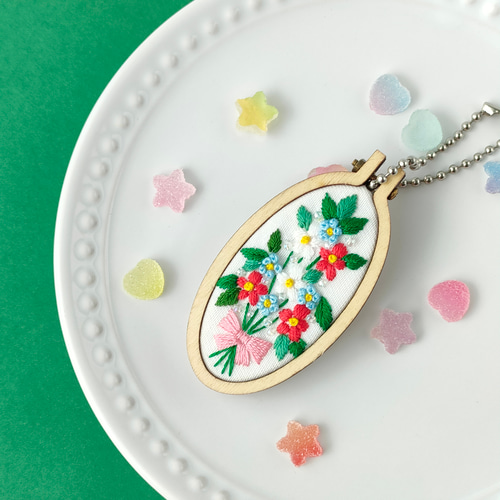 カラフル花束刺繍ブローチ ミニチュア刺繍枠 チャーム ブローチ かな