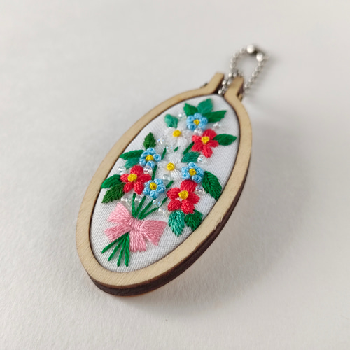 カラフル花束刺繍ブローチ ミニチュア刺繍枠 チャーム ブローチ かな