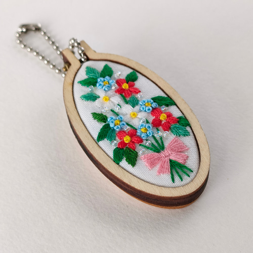 カラフル花束刺繍ブローチ ミニチュア刺繍枠 チャーム ブローチ かな