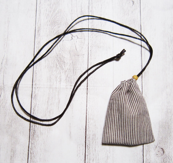 首から下げられる、巾着袋－お守り袋・ストーン入れ☆ストライプ（紐ーブラウン） 3枚目の画像