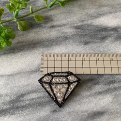 《ダイヤモンドのデザイン》Sサイズ　ブローチ 2枚目の画像