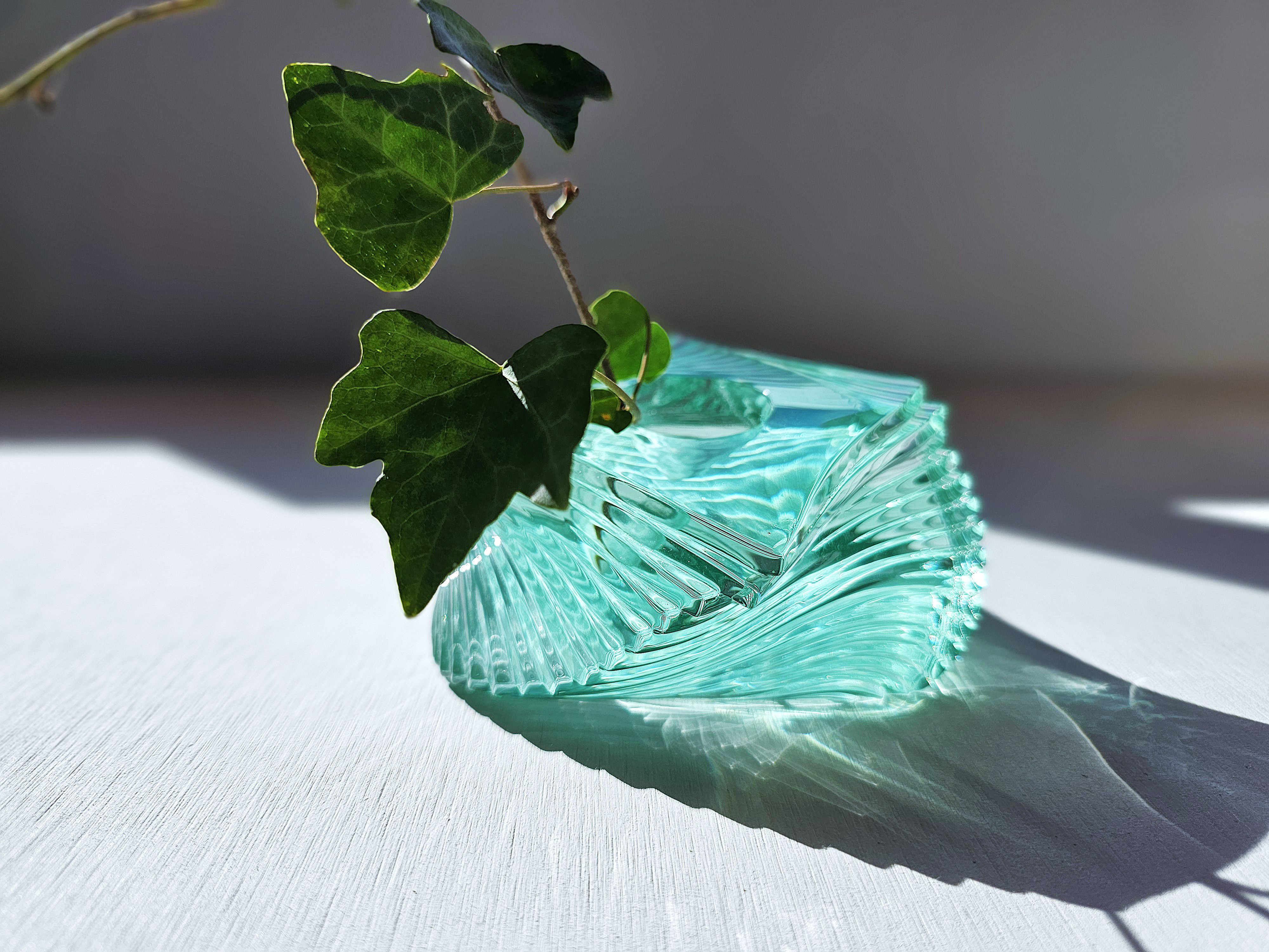 ガラスの花器　フラワーベース　ｳｫｰﾀｰｷｭｰﾌﾞ一輪挿し