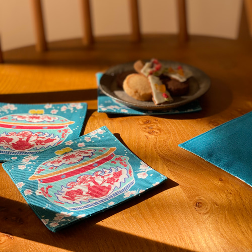 【専用】プラナカン食器カムチェンシンガポール ピンク大、イエロ大、ブルー小　3点 シンガポールのコースター プラナカン食器（カムチェン） コースター