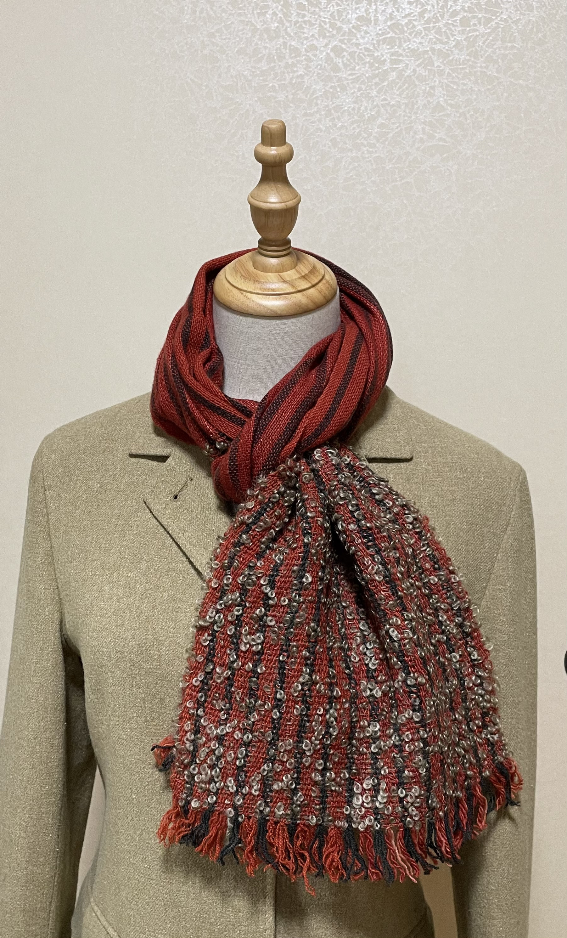 SALE「送料無料＋お買い得になりました」草木染め・手織りマフラー(茜色ストライプ)