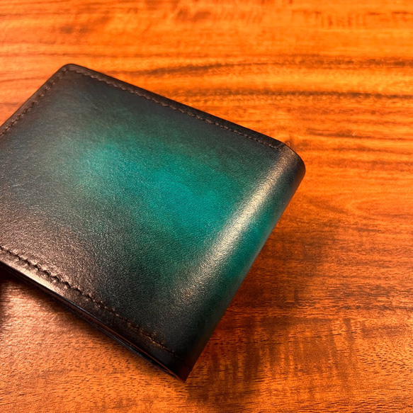 革の手染め- 二つ折り財布 / グリーン（緑+青） 5枚目の画像