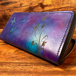 蝶デザインの財布 / 革の手染め-パープル（紫 + 水色） 8枚目の画像