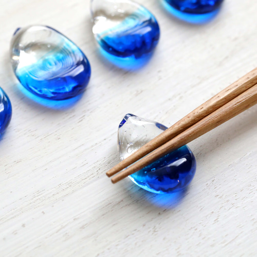 受注制作] ひと雫のガラス箸置き / シーブルー 箸・箸置き clearblue 