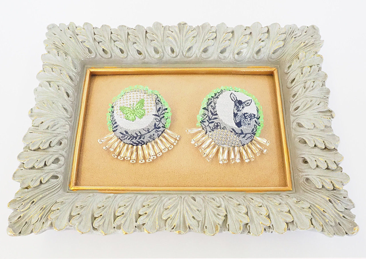 ☆再販☆フランスジャカード使用☆ビーズフリンジイヤリング アニマルドット柄 【馬と鹿】(グリーン)