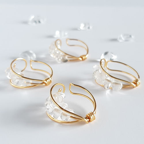 天然石 クリスタル の シンプルなワイヤー イヤーカフ 片耳用 クォーツ