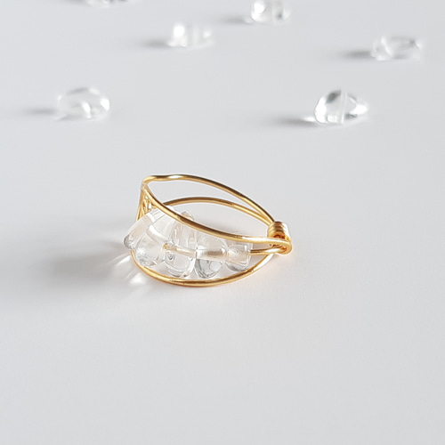 天然石 クリスタル の シンプルなワイヤー イヤーカフ 片耳用 クォーツ